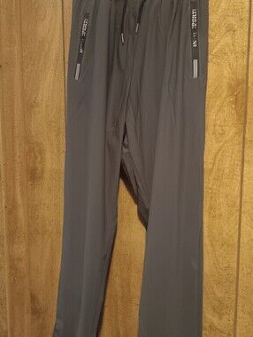 BRAND NEW !!!  MEN'S NEW SPORT LONG PANTS.. SIZE LARGE.
